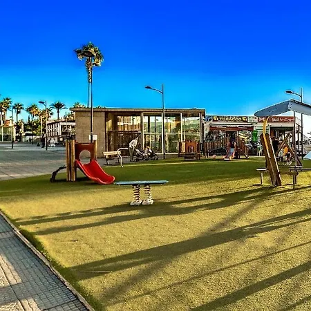 Apartamento Con Dos Dormitorios Cerca De Playa, En Playa De Las Amercias 美洲海滩