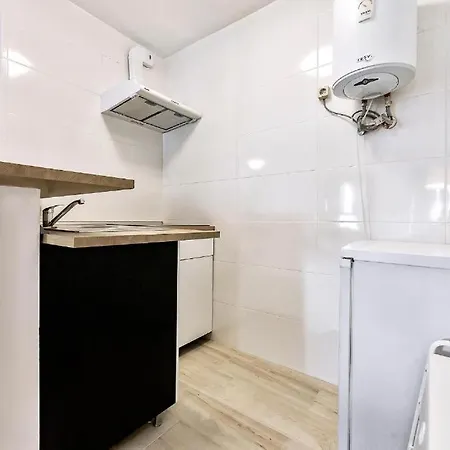 Apartamento Con Dos Dormitorios Cerca De Playa, En Playa De Las Amercias