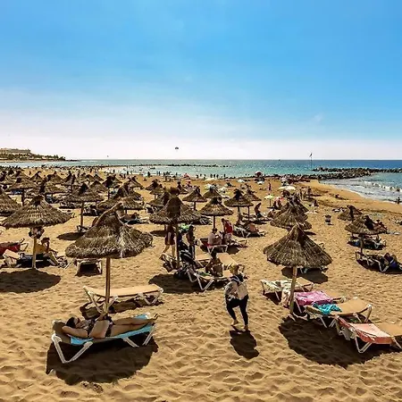 Apartamento Con Dos Dormitorios Cerca De Playa, En Playa De Las Amercias *