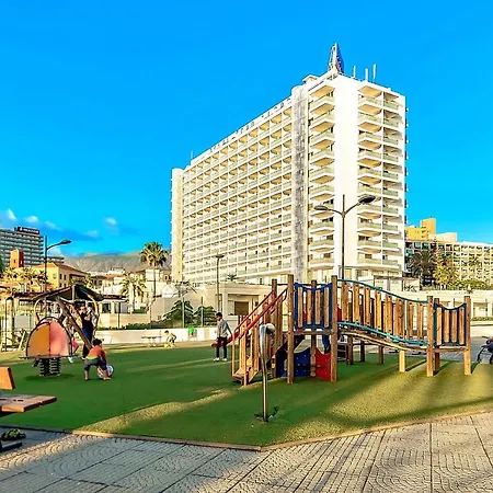 Apartamento Con Dos Dormitorios Cerca De Playa, En Playa De Las Amercias